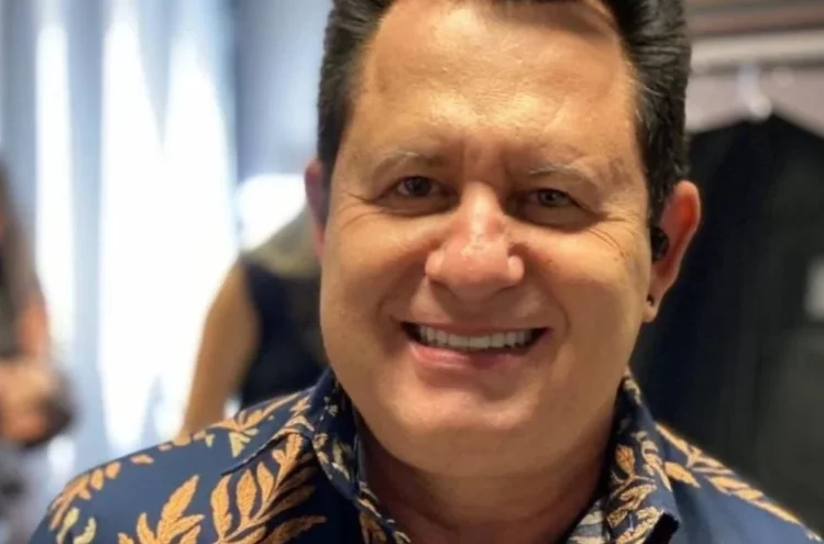 Marrone é internado após cair do palco e bater a cabeça durante show