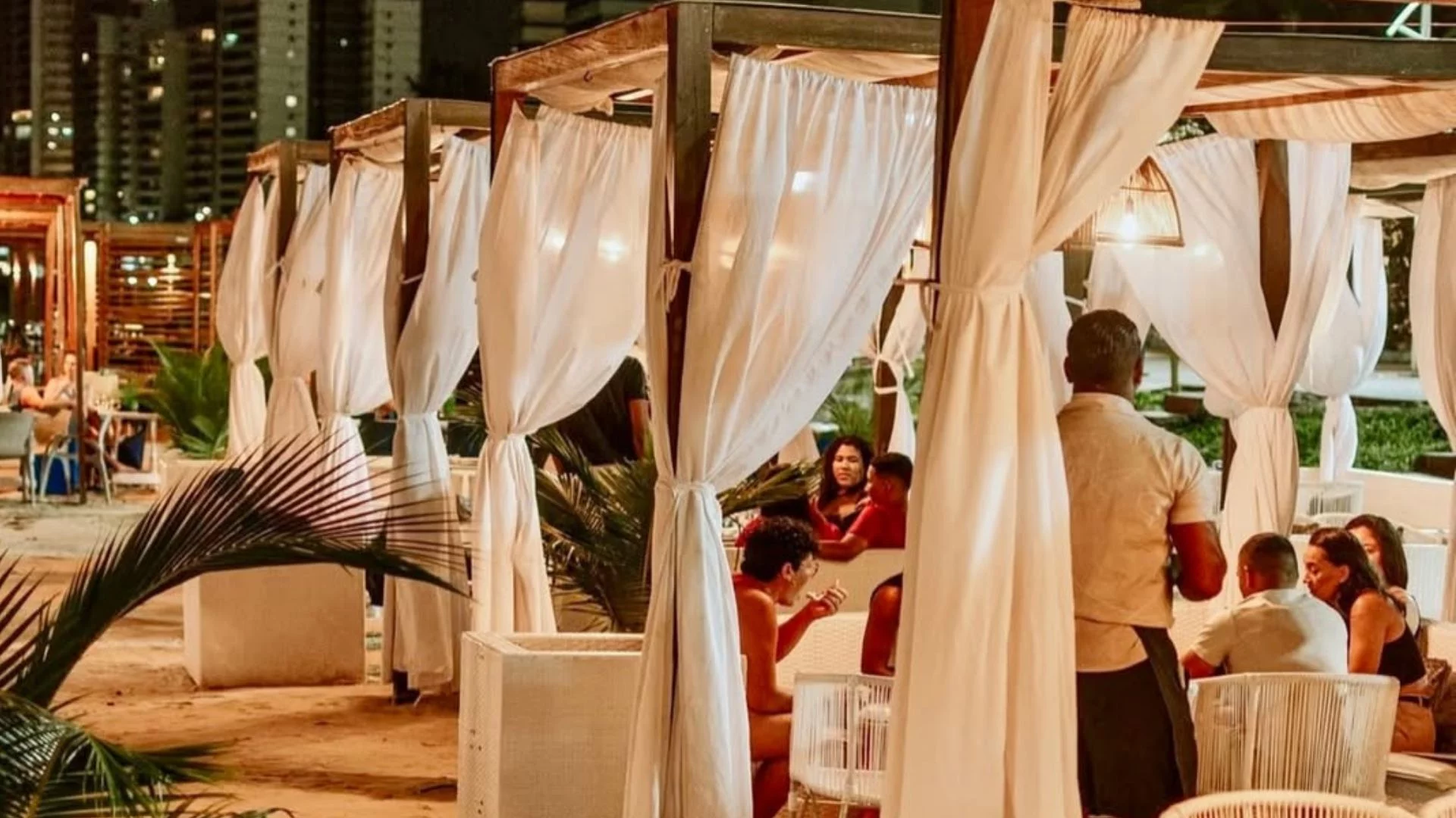 Empresários pedem diálogo após decisão de retirada de bangalôs