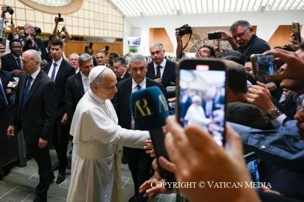 Santo Padre agradece imprensa e defende liberdade de jornalistas