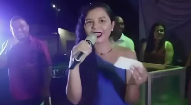 Após polêmica em sorteio, mãe de secretária recusa prêmio