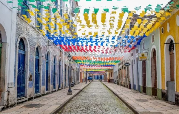 Bandeirinhas de São João já ornamentam Centro Histórico de São Luís