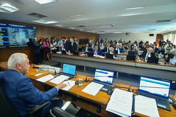 CCJ aprova mudanças no processo eleitoral