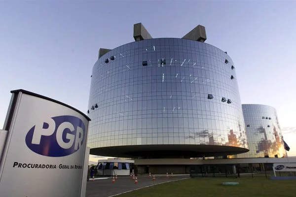 Prisão preventiva de Carla Zambelli deve ser pedida a qualquer momento