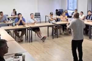 Comitiva de prefeitos brasileiros deixa Israel pela fronteira com a Jordânia