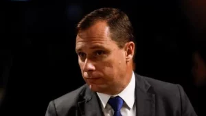 Mauro Cid nega ter buscado passaporte português para deixar o país