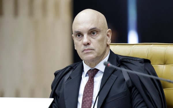 Moraes vê obstrução de advogados e pede depoimentos