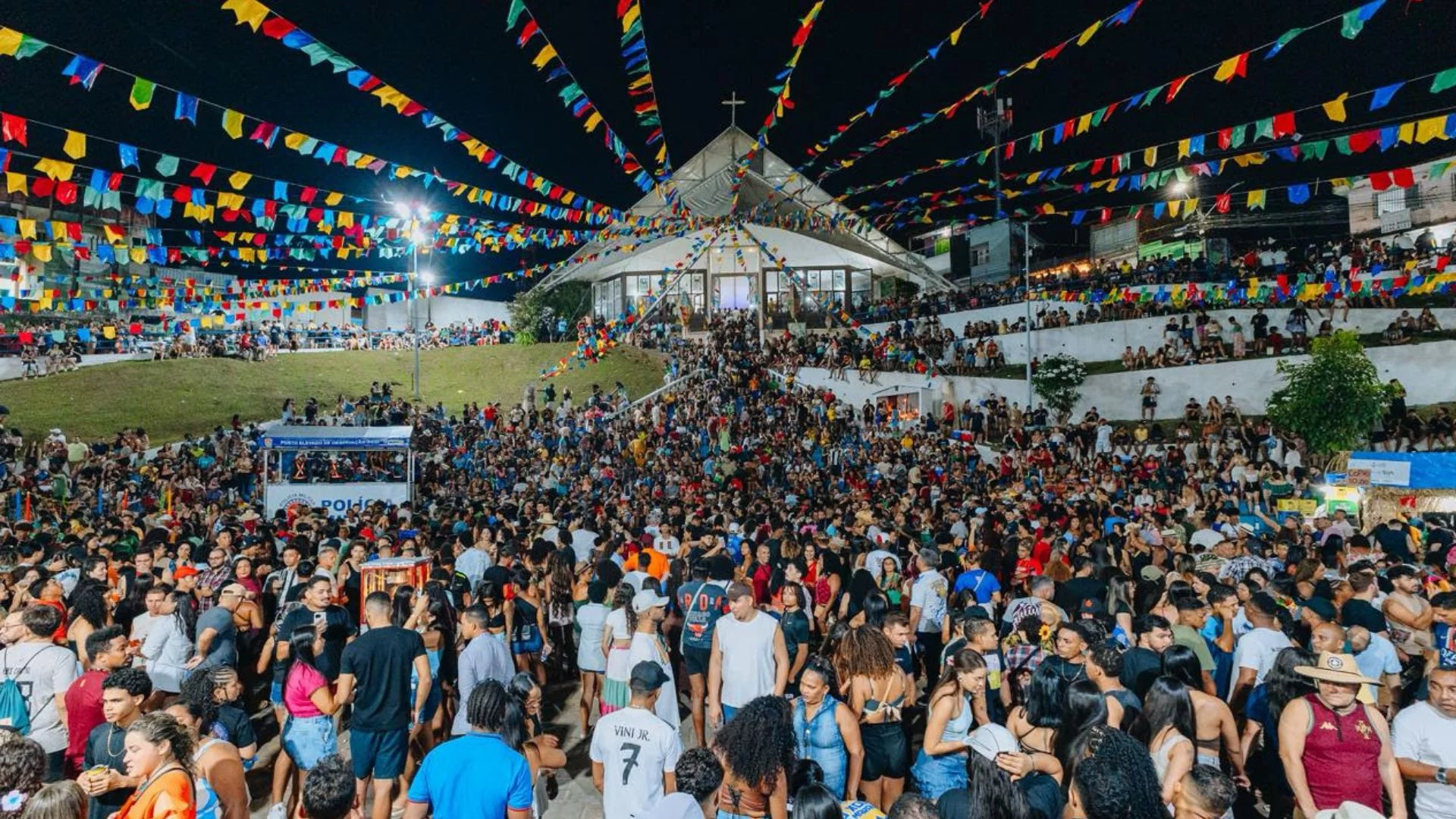 Capela de São Pedro reúne 25 mil em celebração ao padroeiro