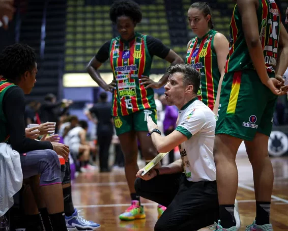 Sampaio Basquete vence o Sesi e fica no topo para os playoffs