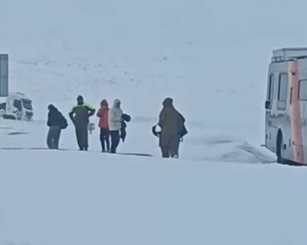Brasileiros isolados por nevasca são salvos