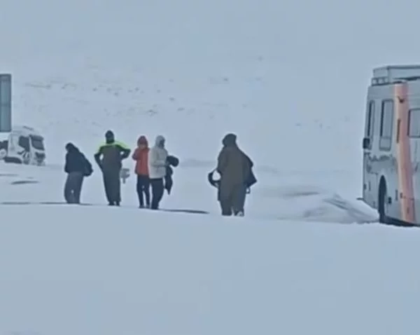 Brasileiros isolados por nevasca são salvos