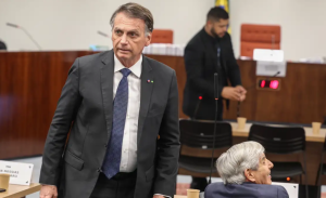 Bolsonaro nega plano de golpe, pede desculpa ao STF e critica urnas