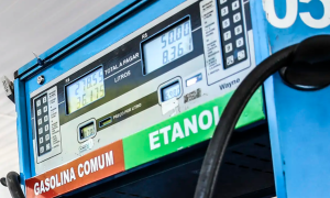 Governo anuncia aumento do etanol na gasolina para 30%
