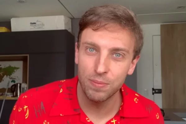 Humorista é condenado à prisão por falas preconceituosas