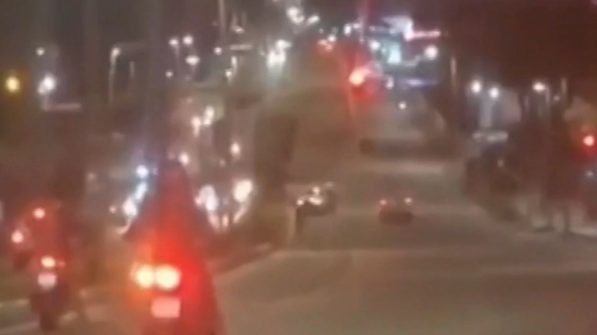 🚨VÍDEO: Suspeito de furto é baleado durante fuga no trânsito