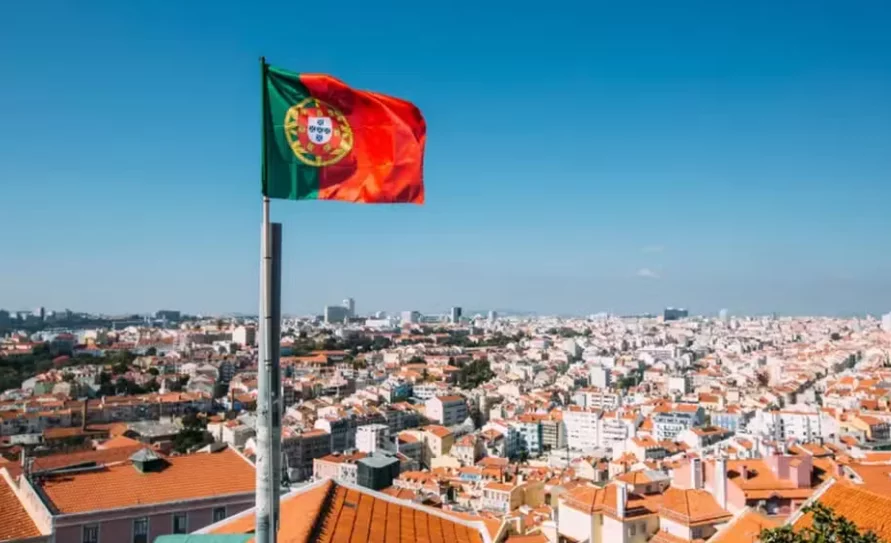 Mais de 5 mil brasileiros poderão ser expulsos de Portugal, diz ministro