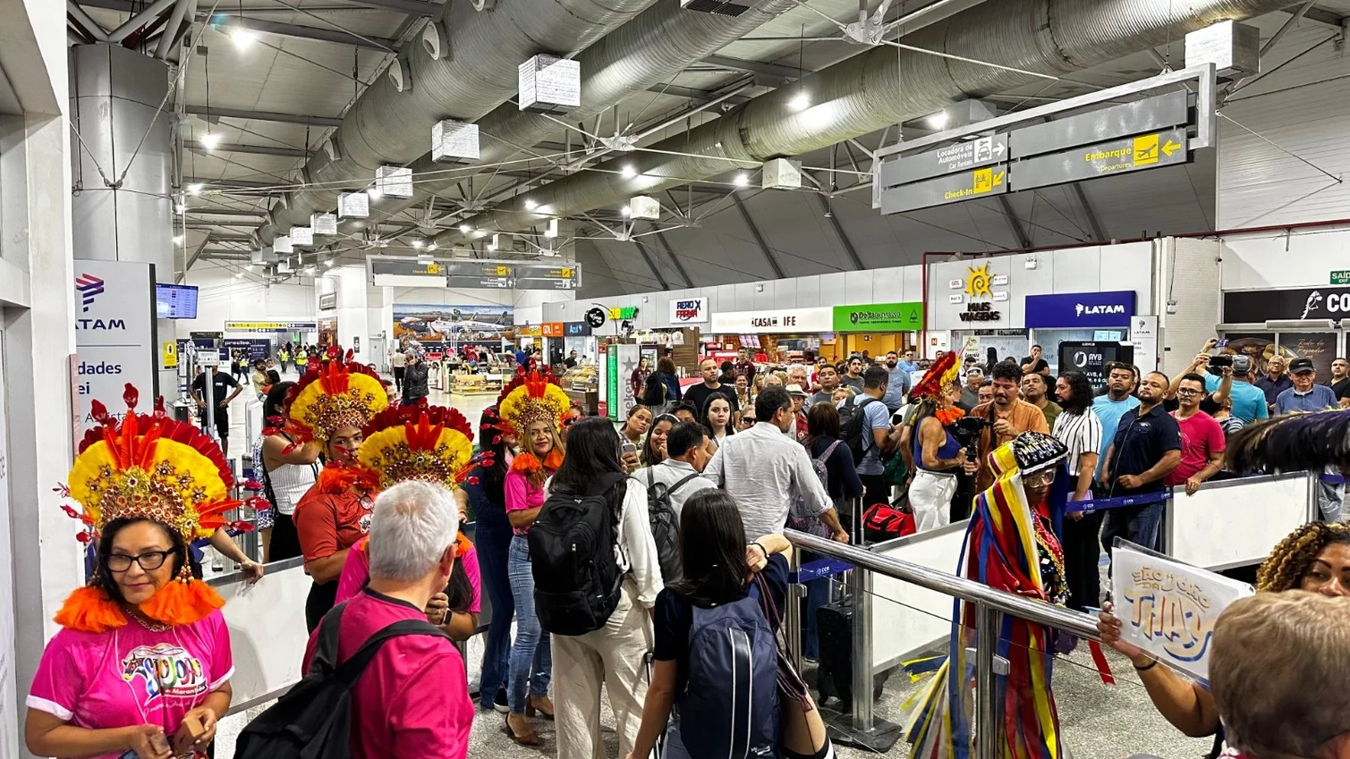 VÍDEO: Turistas são recebidos por atrações juninas no Aeroporto de São Luís