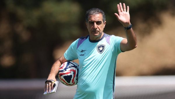 Renato Paiva deixa o comando do Botafogo