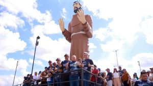 VÍDEO: Brandão entrega santuário e anuncia investimentos