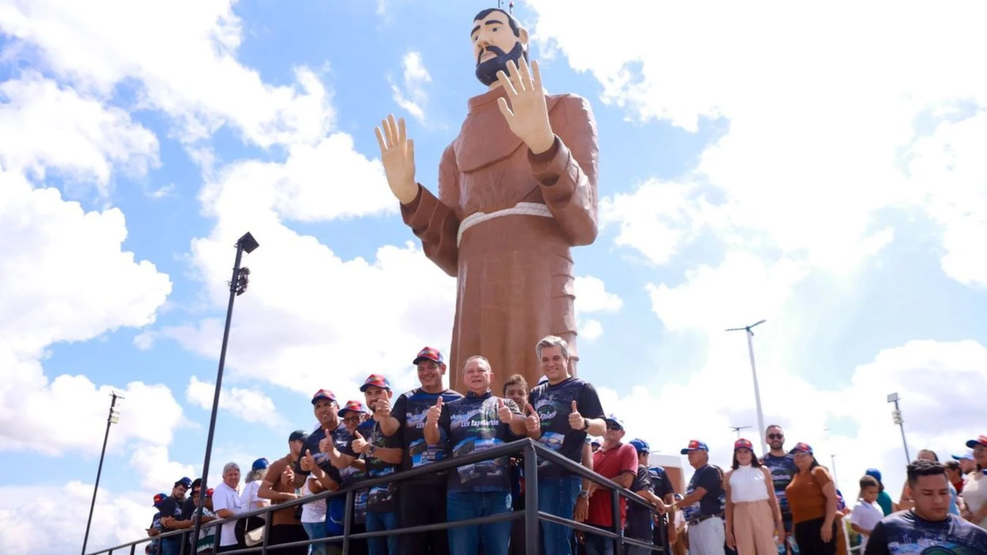 VÍDEO: Brandão entrega santuário e anuncia investimentos