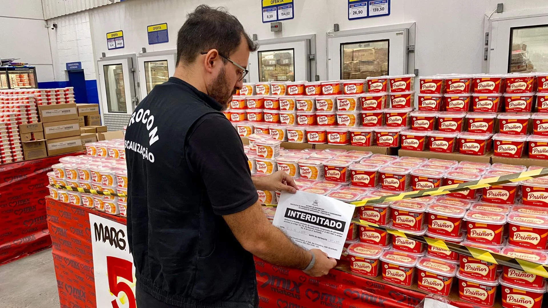 Irregularidades levam à interdição de setores em supermercado