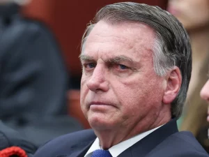 Bolsonaro retorna a Brasília após passar mal em evento