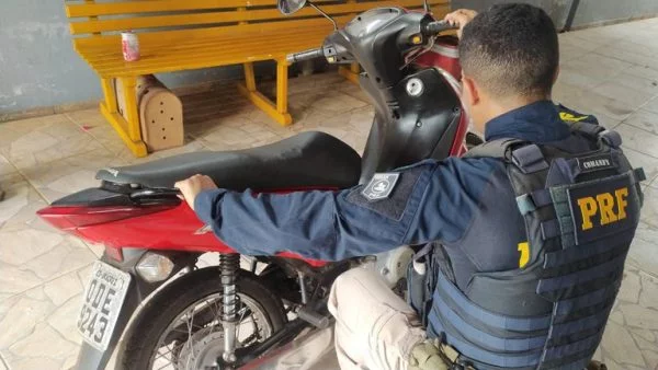 PRF identifica motoneta com sinais de adulteração em Porto Franco