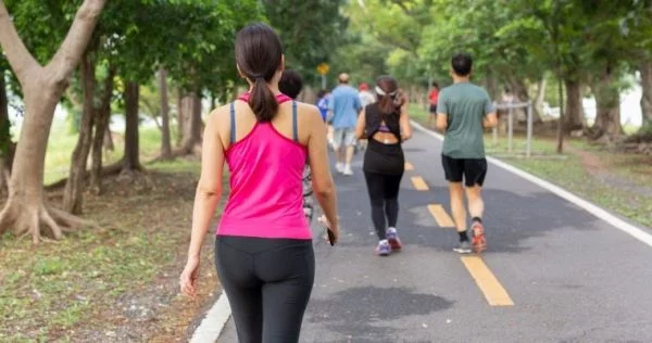 Caminhar diariamente reduz risco de dor lombar