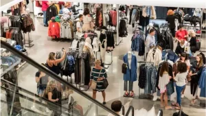 Projeto propõe liberar trabalho aos domingos e feriados no comércio