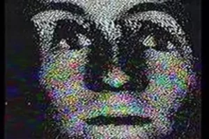 VÍDEO: Sinal de emissora de TV é interrompido por mensagens misteriosas