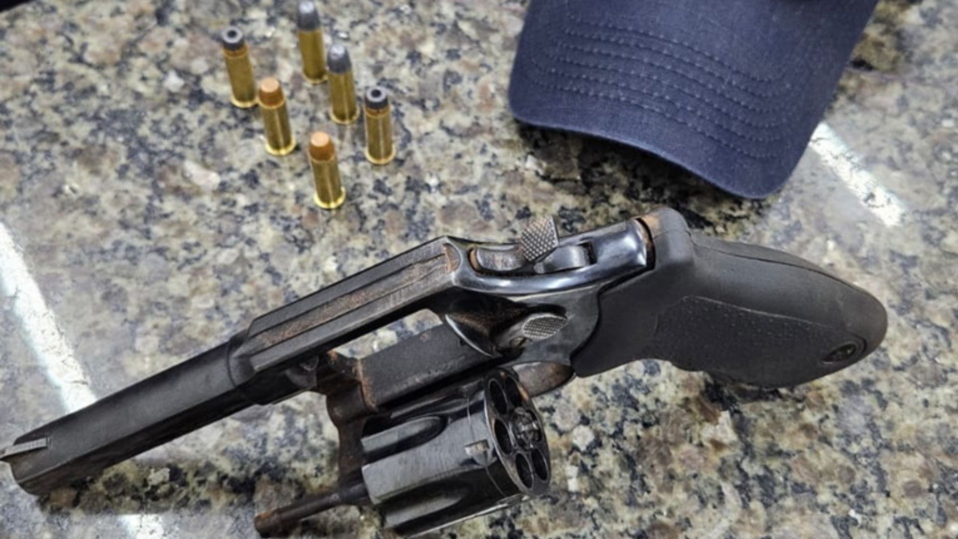 Suspeito foge após ameaçar com arma de fogo em vaquejada