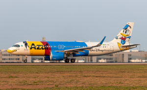 Azul inicia venda de comida e bebida a bordo em voos