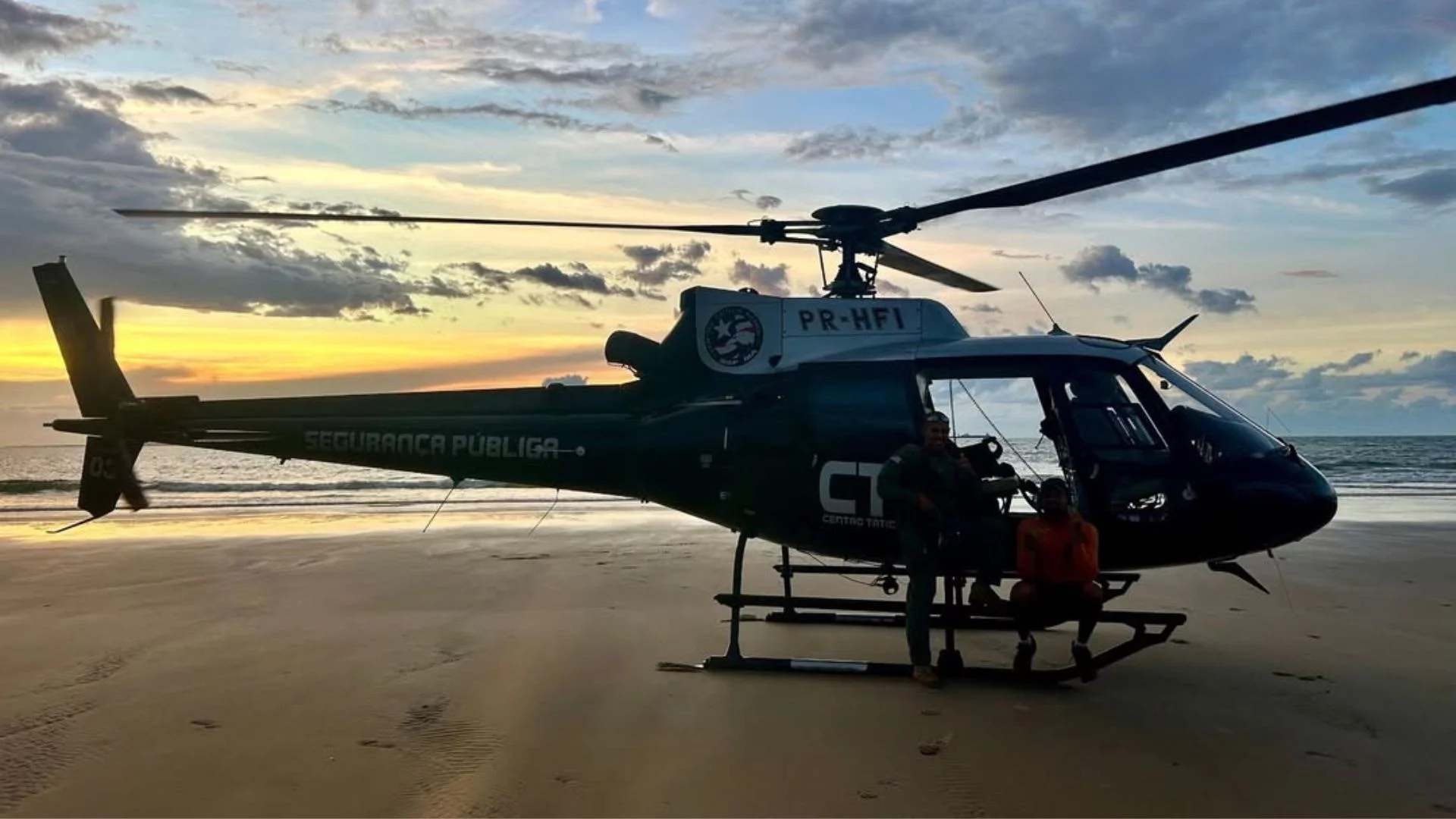 VÍDEO: CTA evita incidente com tubarões e banhistas em São Luís