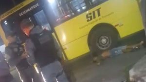 Homem tem “mal súbito” após tentativa de assalto em ônibus