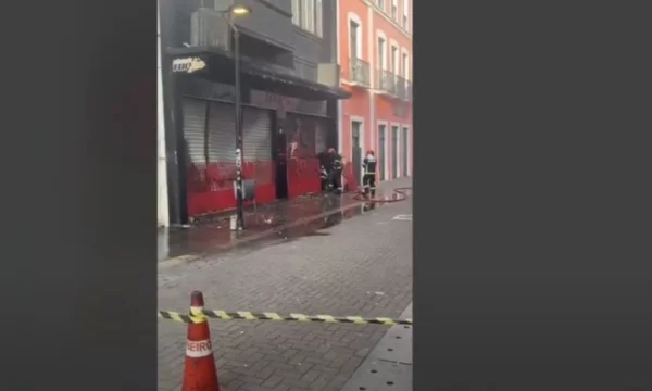 Incêndio destrói loja na Rua Grande, em São Luís