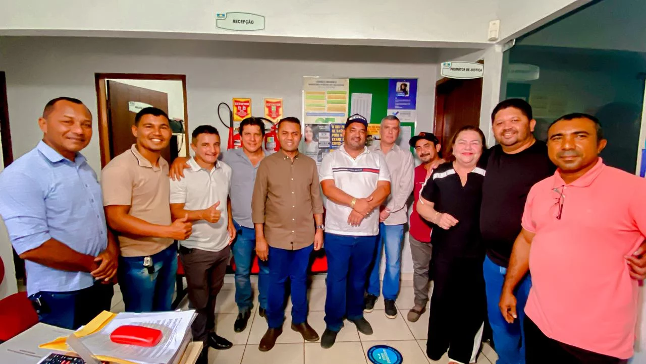 Prefeito, deputado, vereadores e comunidade debatem recuperação de estrada em Itaguatins