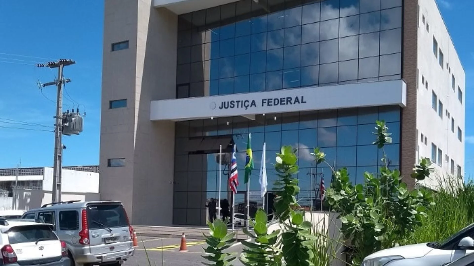 Justiça encerra atividades de faculdade irregular em Pinheiro