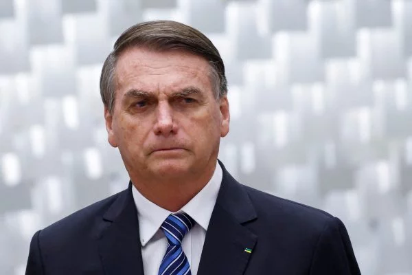 Bolsonaro cancela compromissos em SC e RO