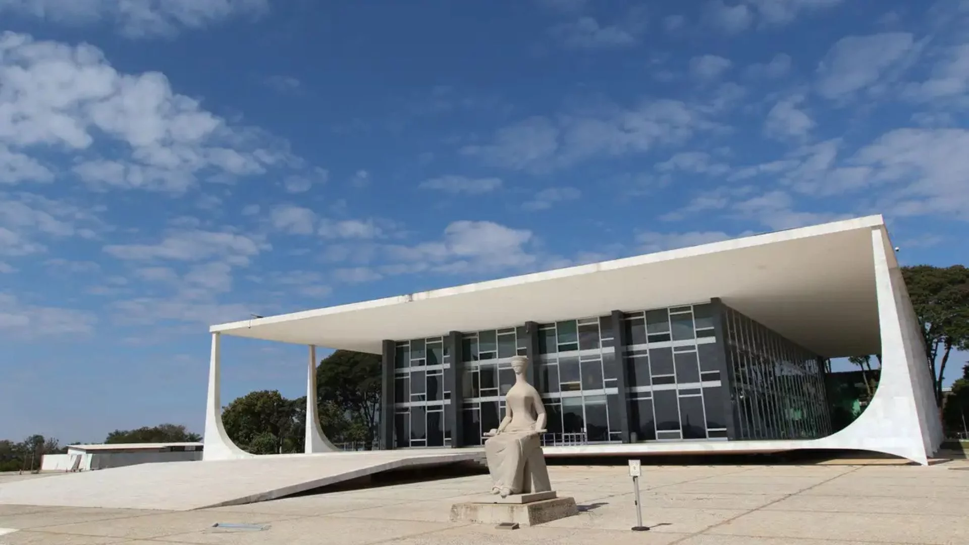 STF apura vazamento antes de tarifas de Trump