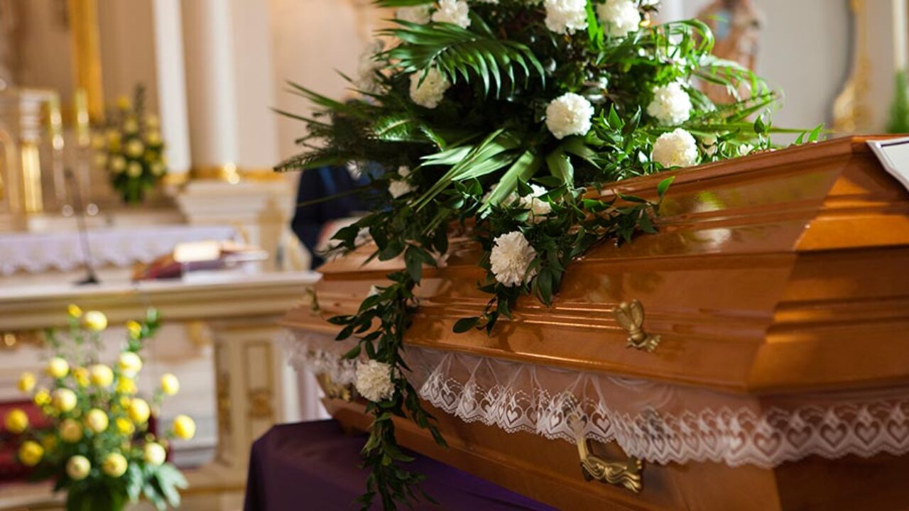 Criminosos invadem velório e assaltam família no MA