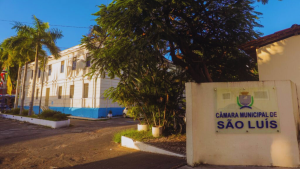 VÍDEO: CCJ da Câmara de São Luís entrega relatório à presidência da Casa
