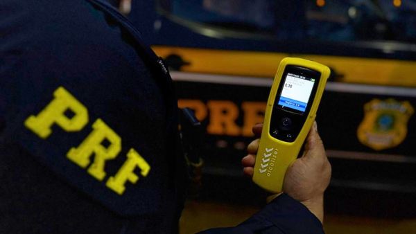 Condutor é flagrado embriagado após ultrapassagem proibida na BR-010
