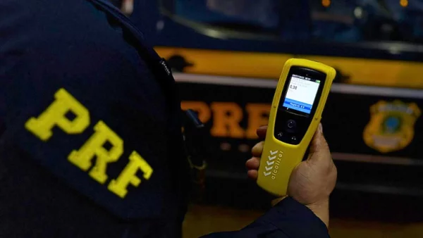 Condutor é flagrado embriagado após ultrapassagem proibida na BR-010