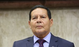 VÍDEO: Senador Mourão critica postura de Trump contra o Brasil