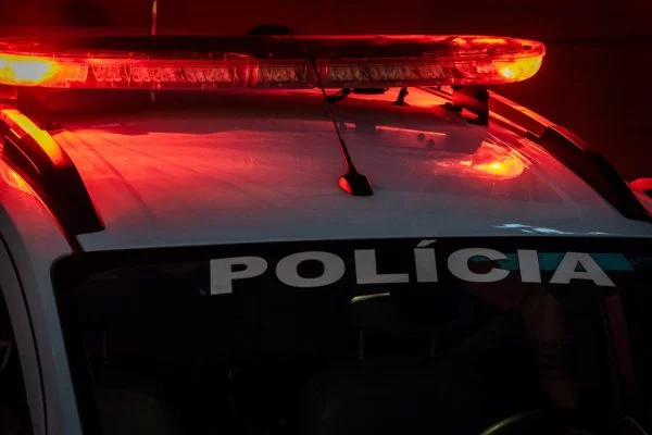 Adolescentes são apreendidos por expulsar avó da própria casa