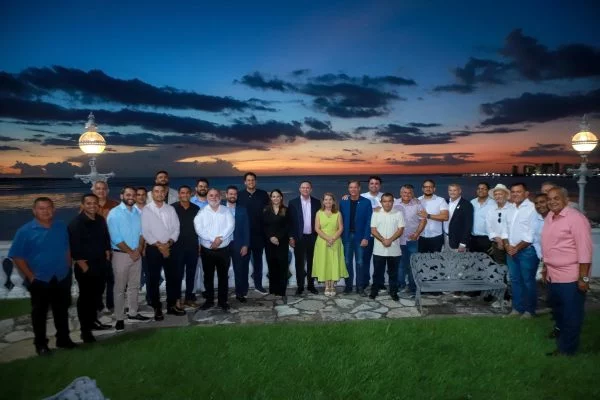 Deputado e mais 24 prefeitos oficializam apoio ao governo Brandão