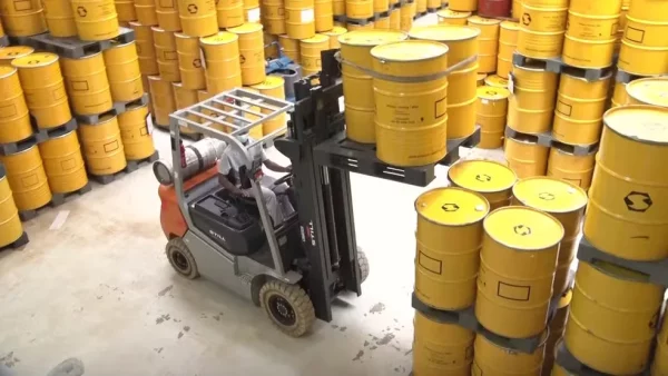 Carregamento de mel orgânico embarca para os EUA