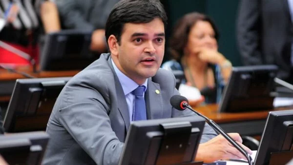Deputado maranhense assume vaga na direção do PT