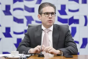 Lideranças partidárias se reúnem com presidente da Câmara