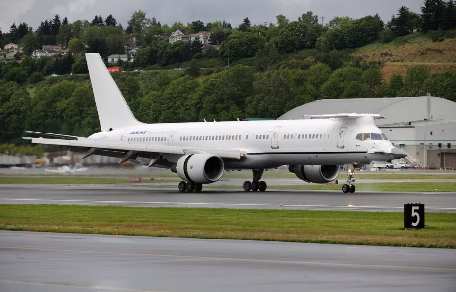 Avião sem identificação do governo dos EUA chega ao Brasil