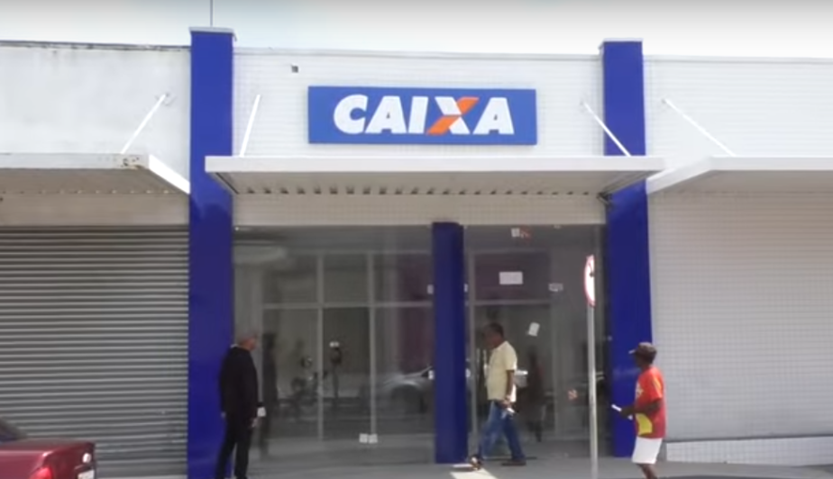 Casal é preso tentando sacar R$ 300 mil de agência bancária